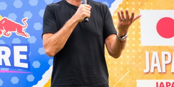 克洛普参加红牛俱乐部大宫松鼠活动，社媒晒照：感谢大家的欢迎