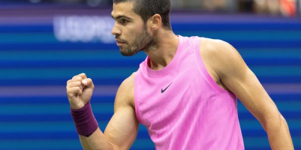 知情人士否认阿卡和名模交往！阿卡：网球选手找另一半太难了