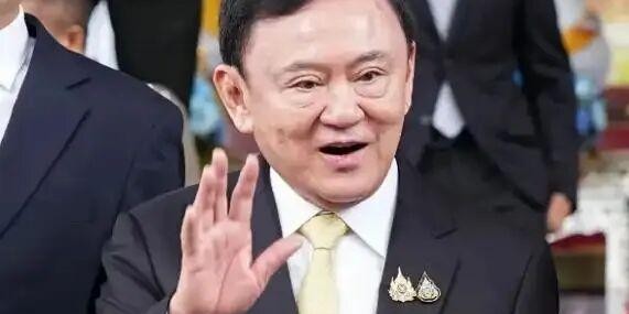 泰国产生新总理，此前一天他信又跑了！