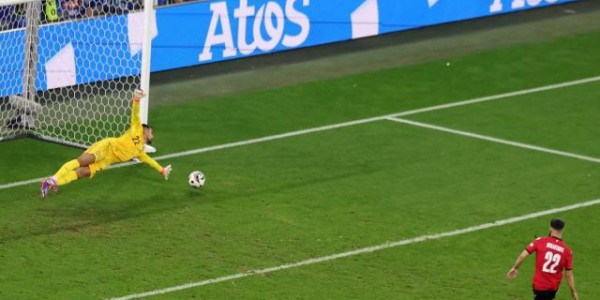 开云体育-安东尼奥·席尔瓦有罪 马丁内斯有错 葡萄牙夺冠难