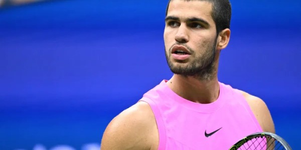 知情人士否认阿卡和名模交往！阿卡：网球选手找另一半太难了