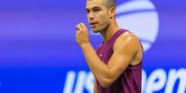 知情人士否认阿卡和名模交往！阿卡：网球选手找另一半太难了